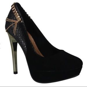 Preowned black heels with gold detailing